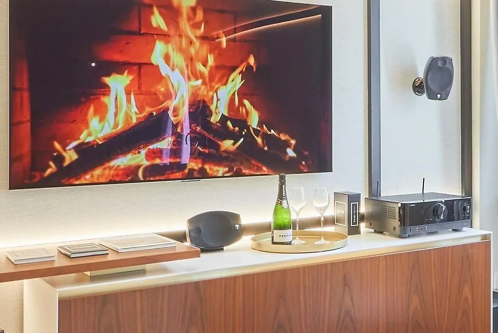 Easylife - Luxury Design Apartment With Jacuzzi Milán