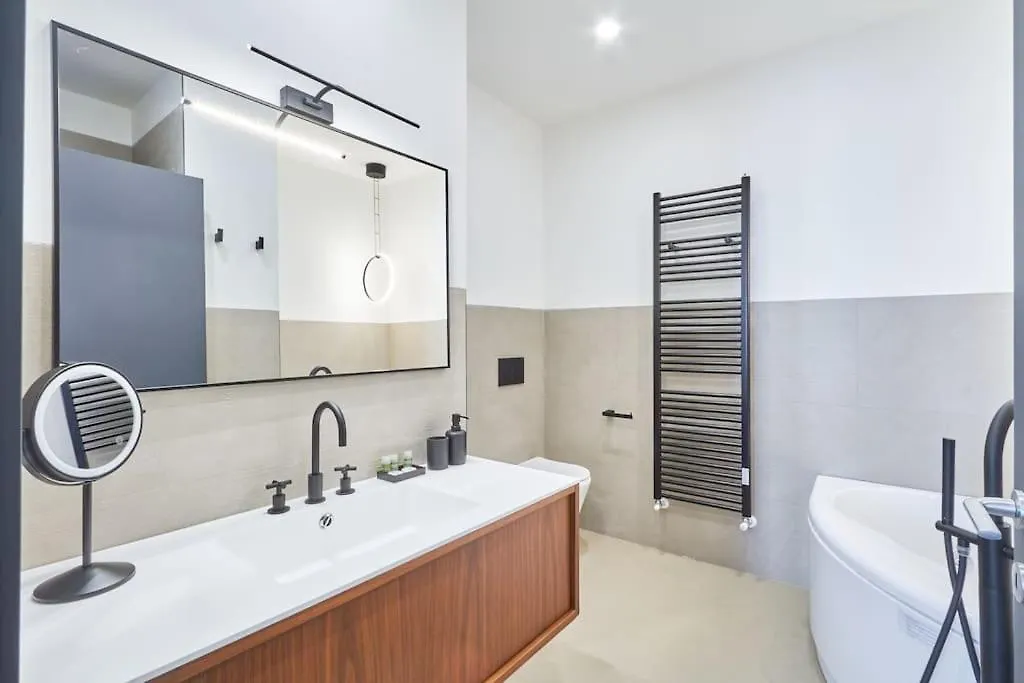 Easylife - Luxury Design Apartment With Jacuzzi Milan