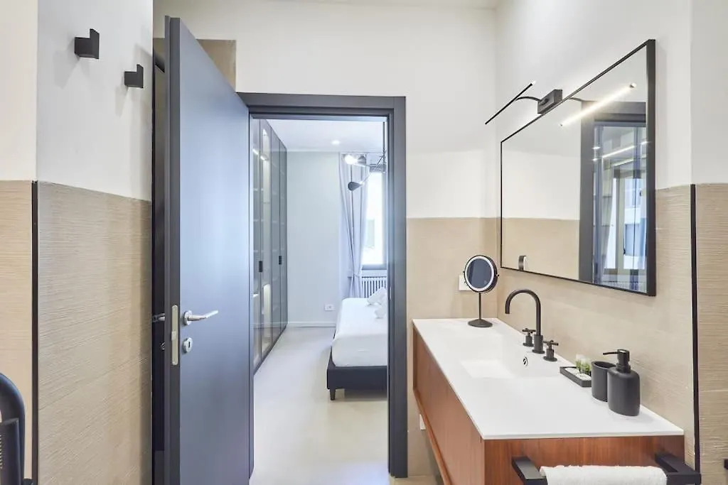Easylife - Luxury Design Apartment With Jacuzzi Milan