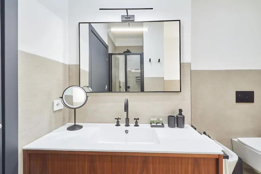 Easylife - Luxury Design Apartment With Jacuzzi Milan