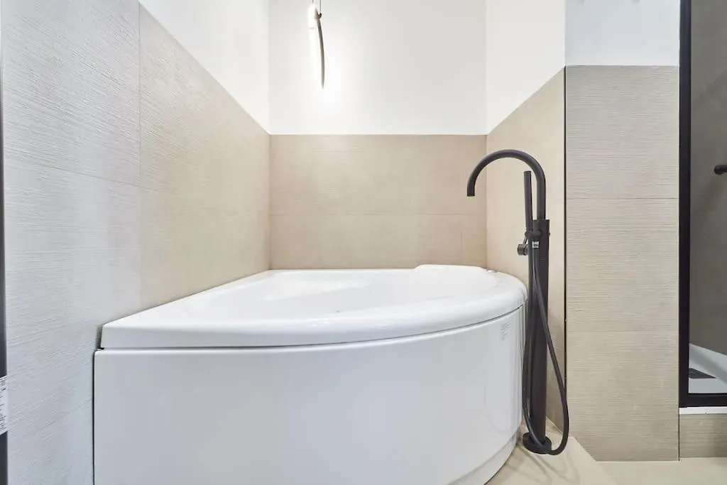 Easylife - Luxury Design Apartment With Jacuzzi Milan